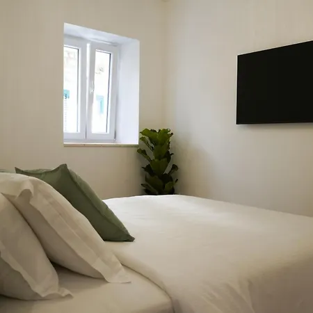 Apartment Luxury Beachside Stobrec, 30m To Pebble Beach, Restaurants, Center Of Stobrec *